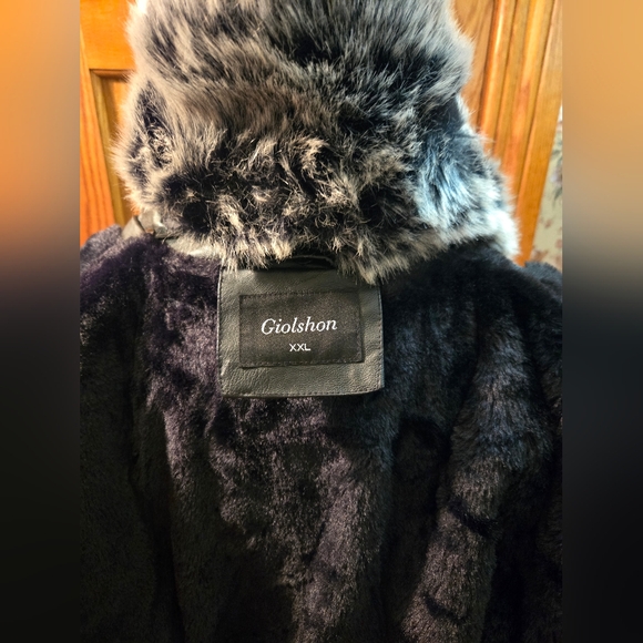 Faux Leather jacket with detachable faux fur collar - Picture 7 of 9